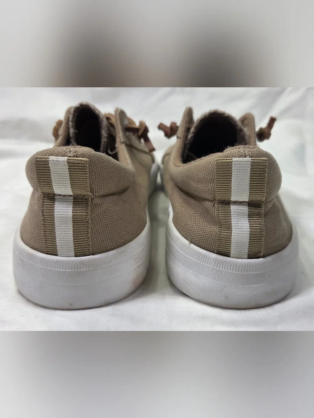 Tommy Bahama Women's Canvas Slip On Sneakers Tan Khaki Leather Laces Sz 7